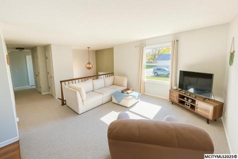 18 N Willowgreen Court Mason City IA 50401