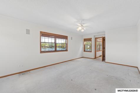 278 Lakeview Drive Mason City IA 50401