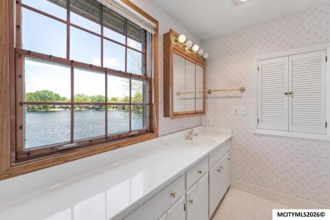 278 Lakeview Drive Mason City IA 50401