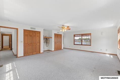 278 Lakeview Drive Mason City IA 50401
