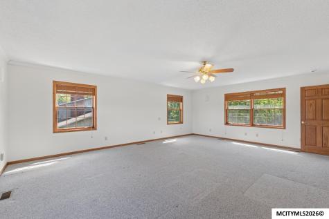 278 Lakeview Drive Mason City IA 50401