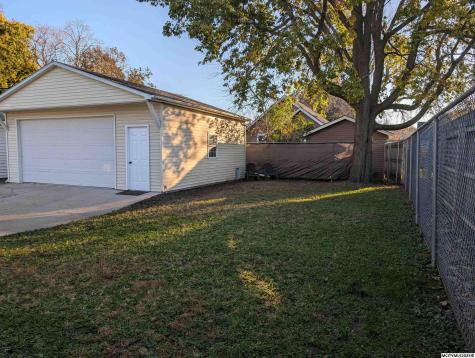 313 S Louisiana Mason City IA 50401