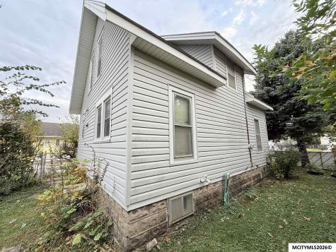 1533 N Jefferson Avenue Mason City IA 50401