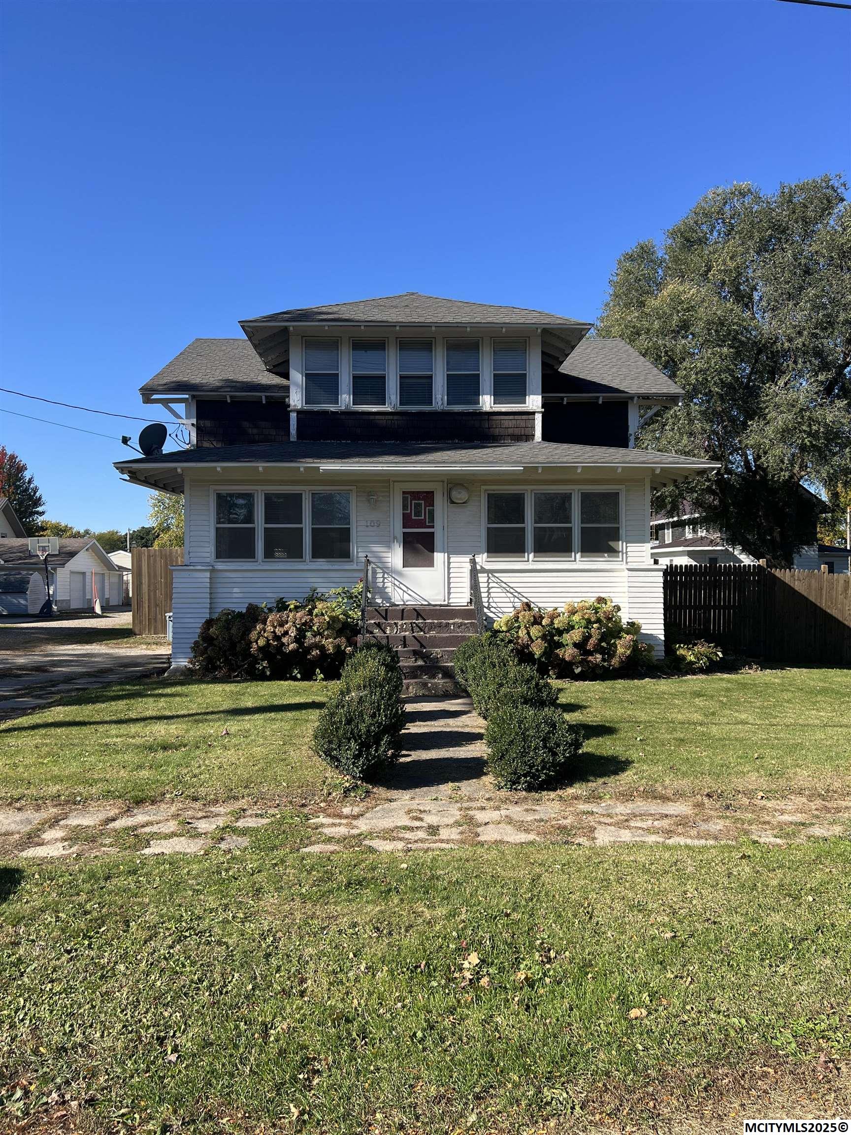 109 N Lincoln Street Sheffield IA 50475