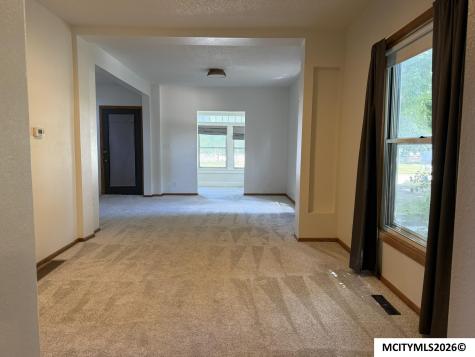 1302 N Adams Mason City IA 50401