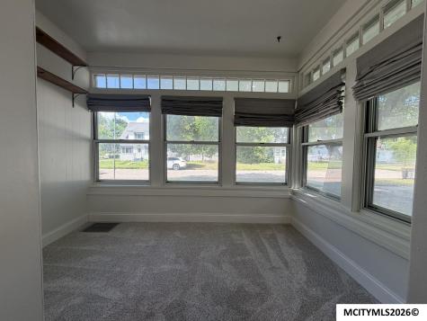 1302 N Adams Mason City IA 50401