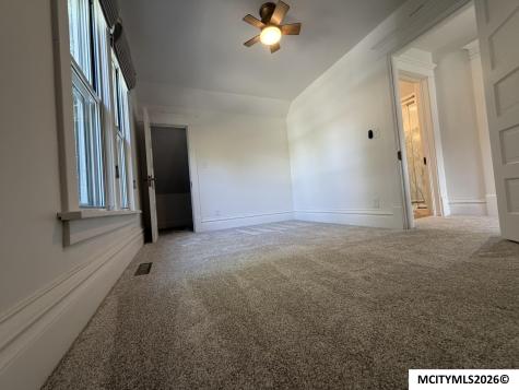 1302 N Adams Mason City IA 50401