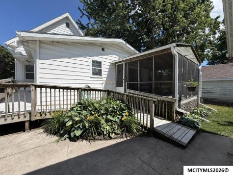 1302 N Adams Mason City IA 50401