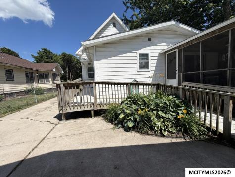 1302 N Adams Mason City IA 50401