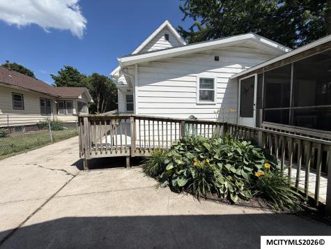 1302 N Adams Mason City IA 50401