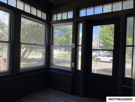 1302 N Adams Mason City IA 50401