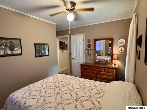 1033 16th NE Mason City IA 50401