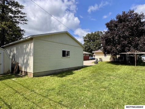 1033 16th NE Mason City IA 50401