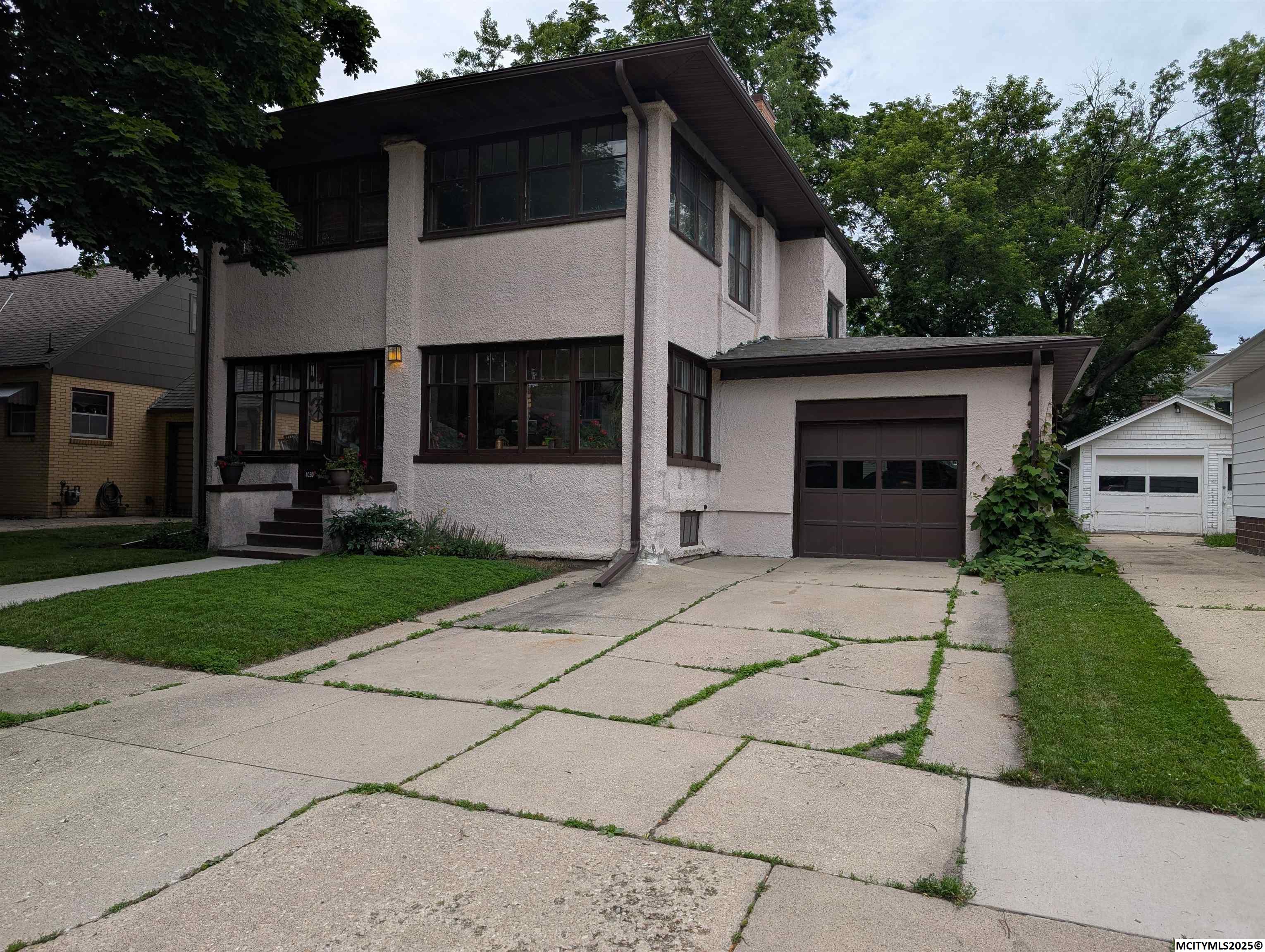 1030 2nd NW Mason City IA 50401