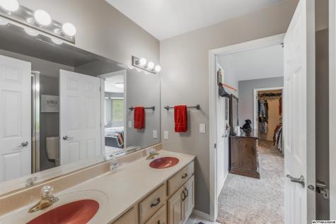 3 Deer Creek Court Mason City IA 50401