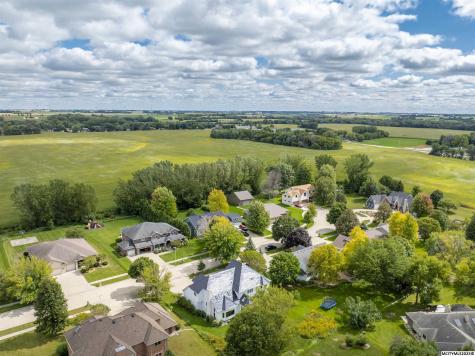 3 Deer Creek Court Mason City IA 50401