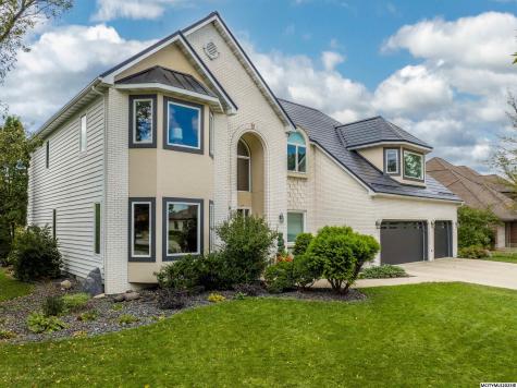 3 Deer Creek Court Mason City IA 50401