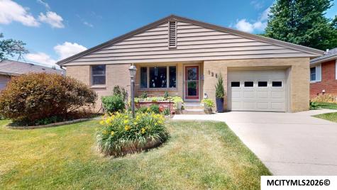 128 S Hampshire Place Mason City IA 50401