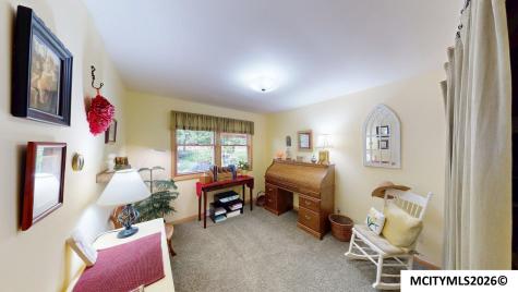 128 S Hampshire Place Mason City IA 50401