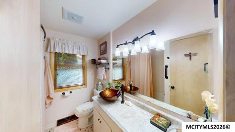 128 S Hampshire Place Mason City IA 50401