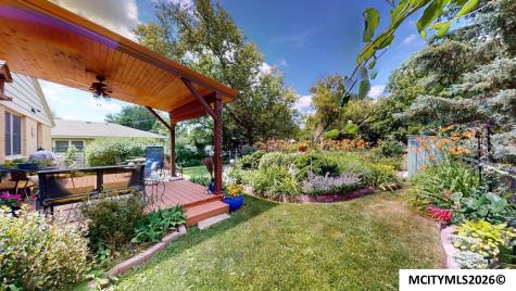 128 S Hampshire Place Mason City IA 50401