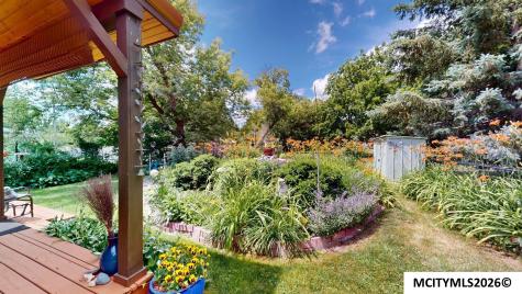 128 S Hampshire Place Mason City IA 50401