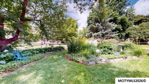 128 S Hampshire Place Mason City IA 50401
