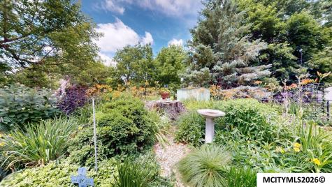 128 S Hampshire Place Mason City IA 50401