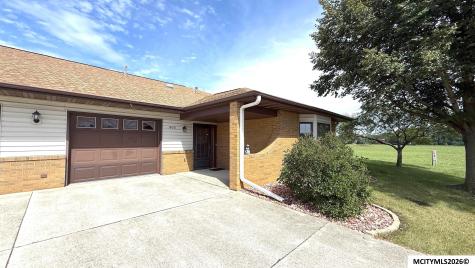 905 Briarcliff Circle Mason City IA 50401