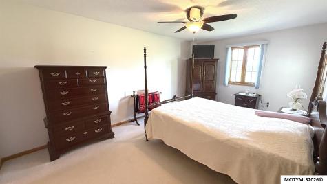 905 Briarcliff Circle Mason City IA 50401