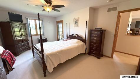 905 Briarcliff Circle Mason City IA 50401