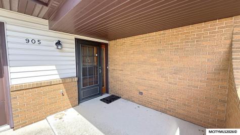 905 Briarcliff Circle Mason City IA 50401