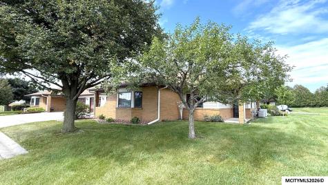 905 Briarcliff Circle Mason City IA 50401
