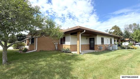 905 Briarcliff Circle Mason City IA 50401