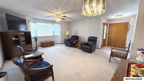 905 Briarcliff Circle Mason City IA 50401