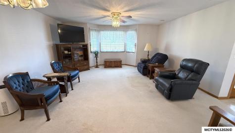 905 Briarcliff Circle Mason City IA 50401