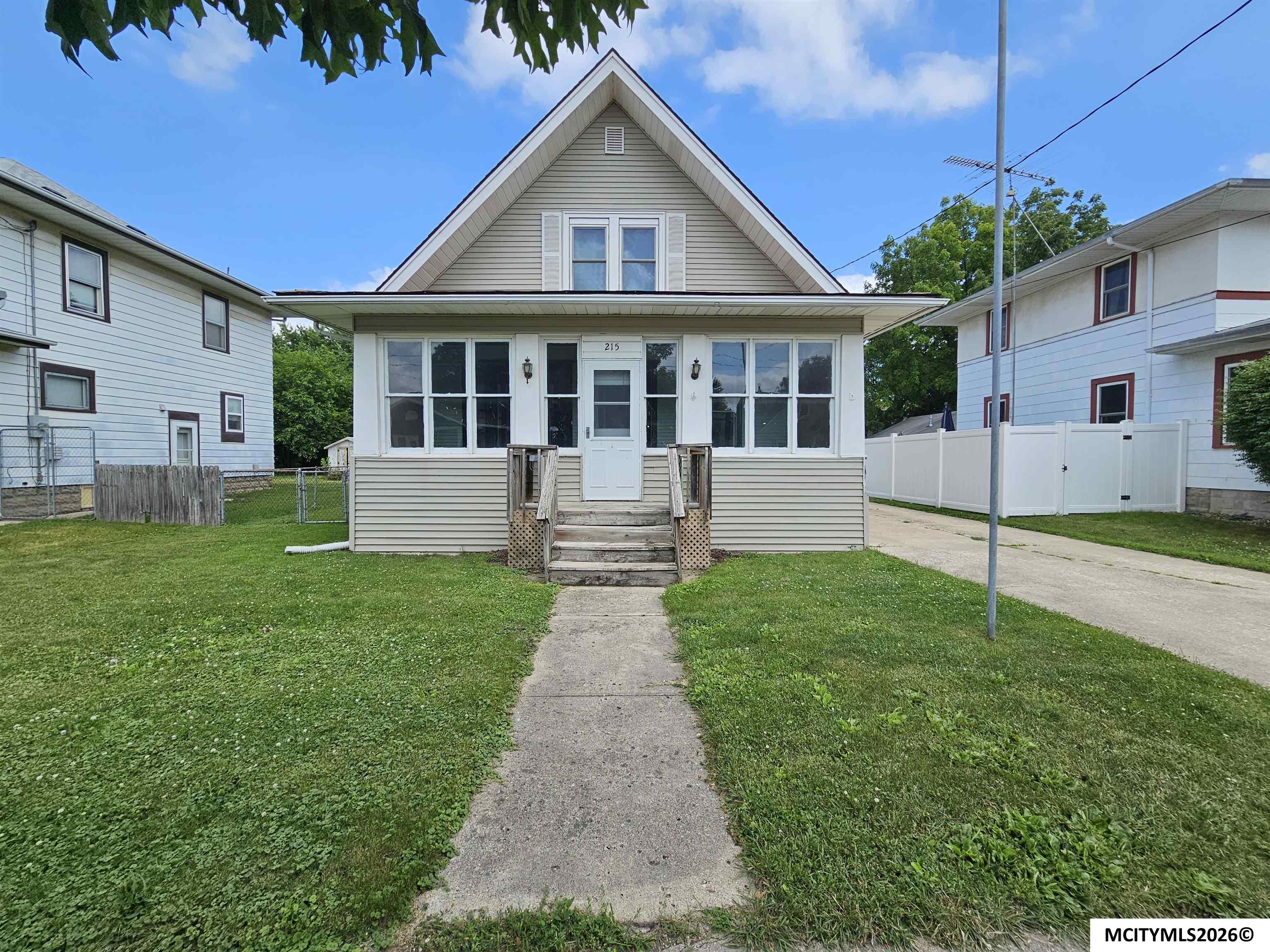 215 S Louisiana Mason City IA 50401