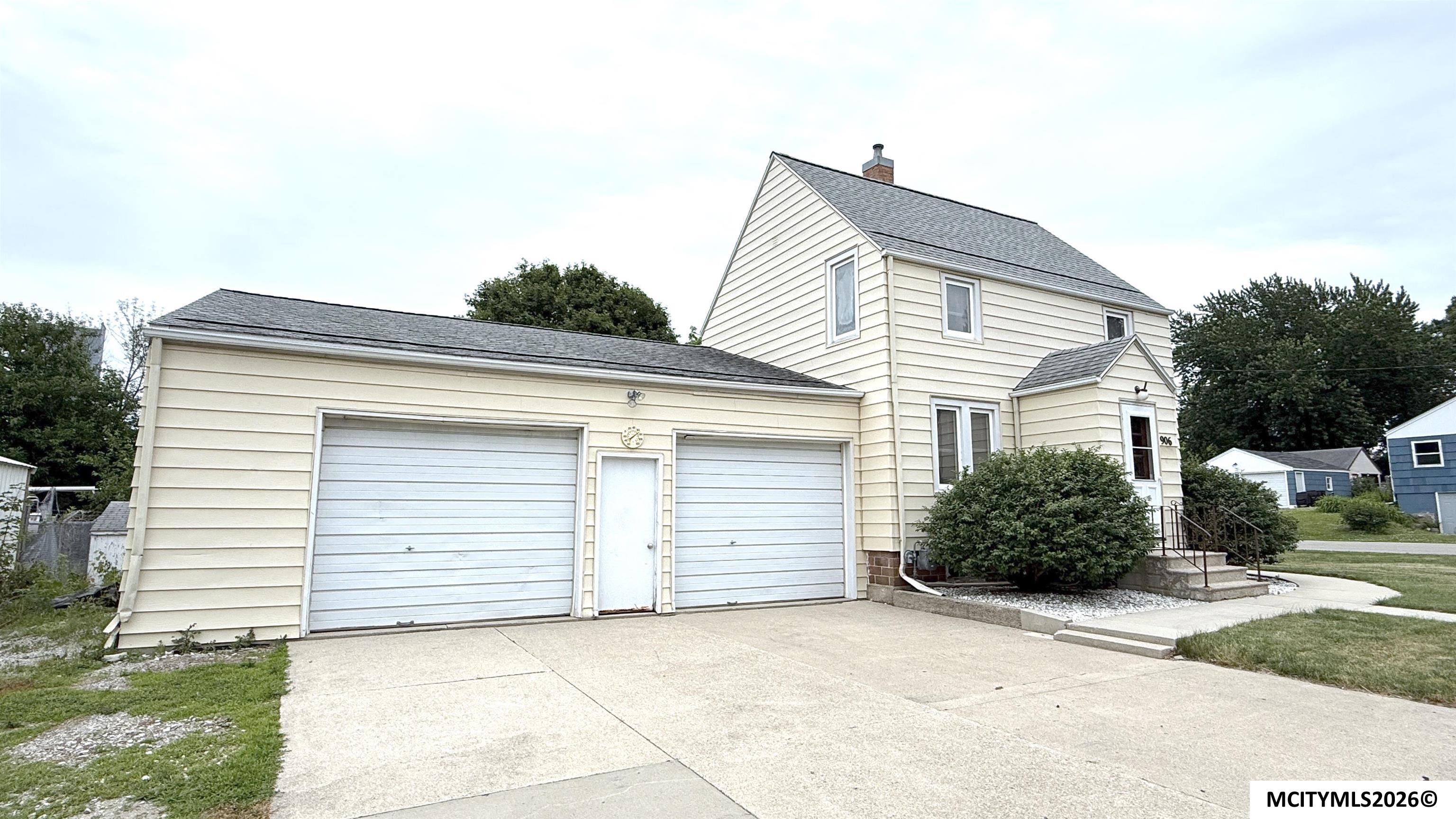 906 N 13th Street Clear Lake IA 50428