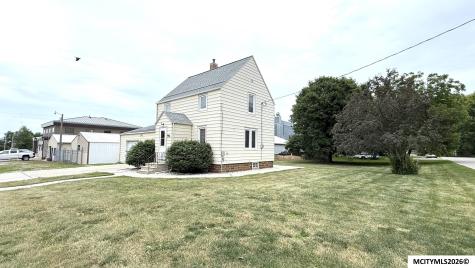 906 N 13th Street Clear Lake IA 50428