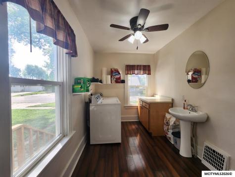 1113 S Washington Mason City IA 50401