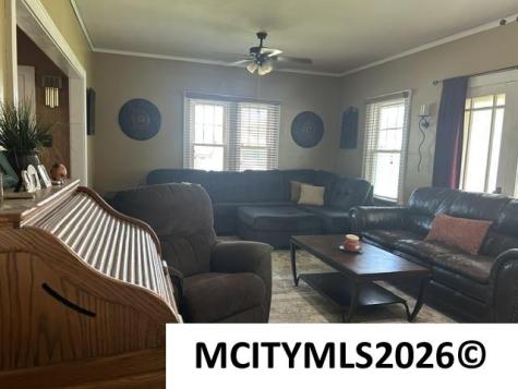 502 2nd Avenue NE Clarion IA 50525