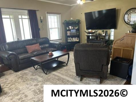 502 2nd Avenue NE Clarion IA 50525