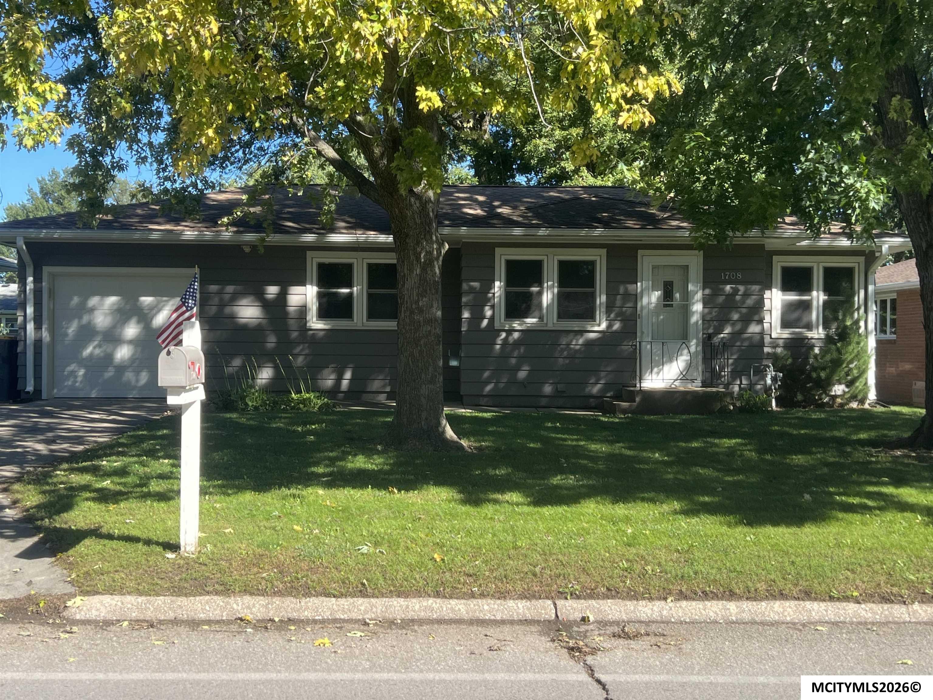 1708 Cerro Gordo Way Mason City IA 50401