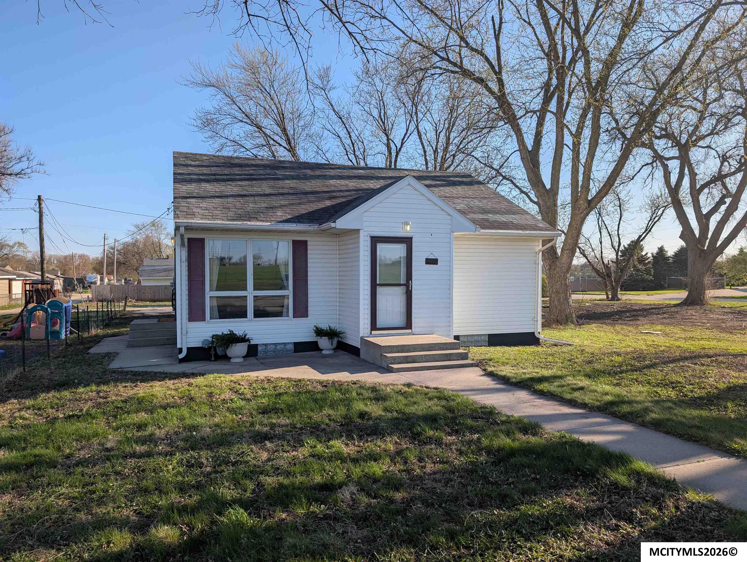 1219 12th NW Mason City IA 50401