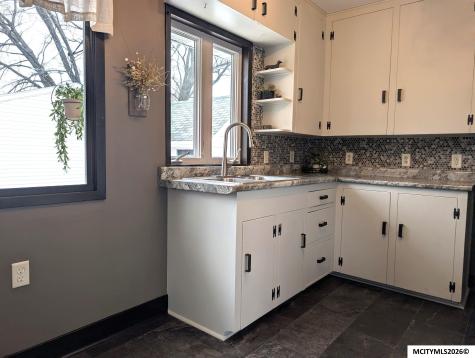 1219 12th NW Mason City IA 50401