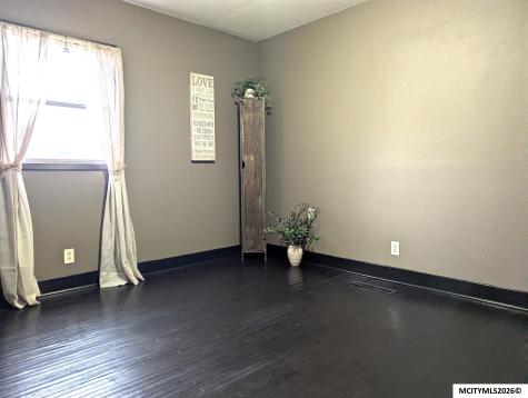1219 12th NW Mason City IA 50401