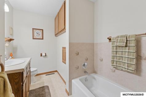20 Charlestown Square Mason City IA 50401
