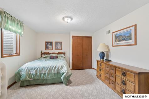 20 Charlestown Square Mason City IA 50401