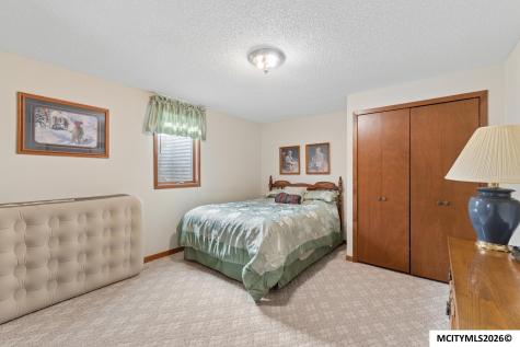 20 Charlestown Square Mason City IA 50401