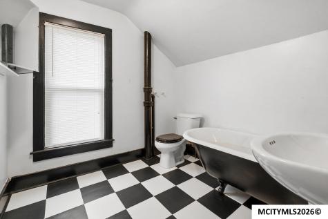 1224 N Madison Avenue Mason City IA 50401